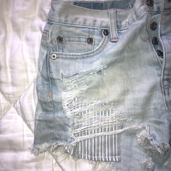 AE light wash hi-rise denim shorts - Picture 2 of 5